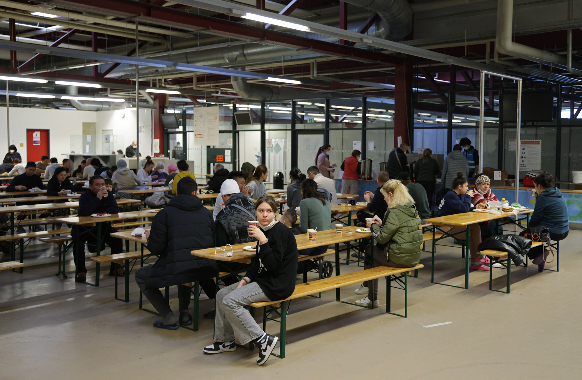 В берлинском аэропорту Тегель готовятся переселять беженцев: детали